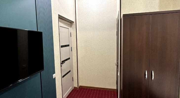"King-size" o'lchamdagi to'shakli xona