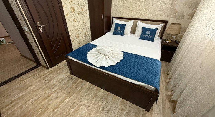 "King-size" o'lchamdagi to'shakli xona