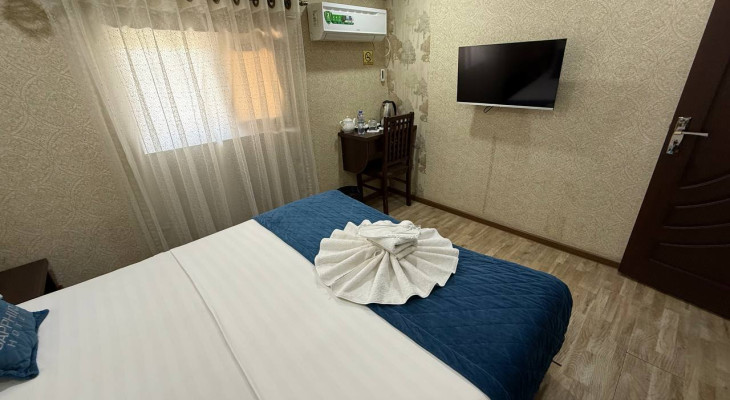 "King-size" o'lchamdagi to'shakli xona