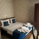 "King-size" o'lchamdagi to'shakli xona