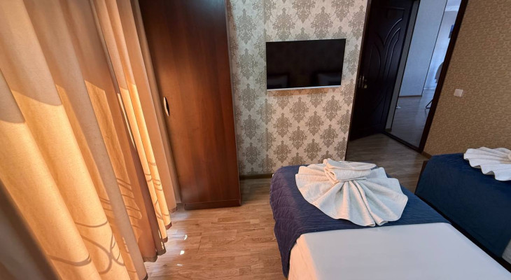 Ikkita alohida to'shakli ikki kishilik standart xona