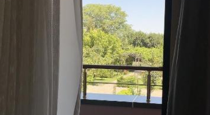 Полу-люкс с кроватью размера "king-size" и с балконом