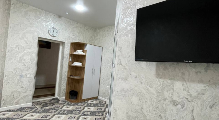 Ikkita alohida to'shakli ikki kishilik standart xona
