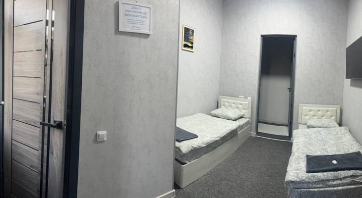 Ikkita alohida to'shakli ikki kishilik standart xona