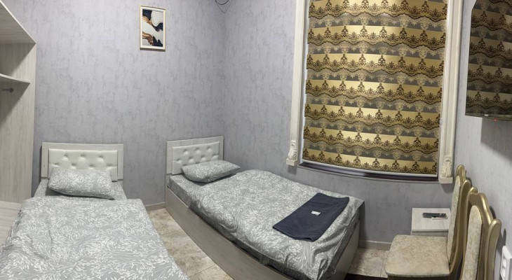 Ikkita alohida to'shakli ikki kishilik standart xona