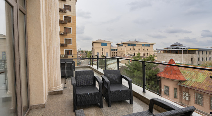 Deluxe King Room with a balcony